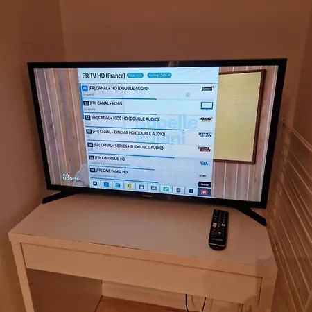 à Côté Du Rer Le Guichet à *