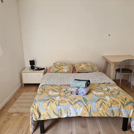 à Côté Du Rer Le Guichet à