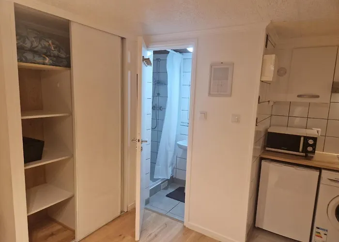 A Cote Du Rer Le Guichet A Lejlighed *